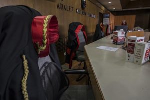 DEAŞ'lı kadın ter&ouml;risti sınıra PKK'lılar ulaştırmış