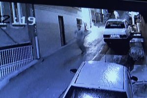 Bursa'da torpil patlatan gen&ccedil;ler paniğe neden oldu