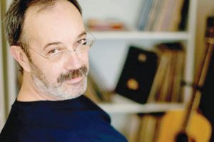 &Uuml;nl&uuml; m&uuml;zisyen takip&ccedil;isinden &ouml;z&uuml;r diledi