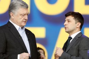 Poroşenko ve Zelenskiy s&uuml;rg&uuml;n edilen Kırım Tatarlarını 75. yılında andı