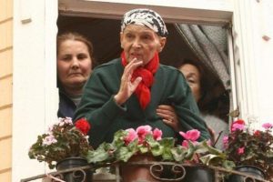 T&uuml;rkan Saylan &ouml;l&uuml;m&uuml;n&uuml;n 10. yılında kabri başında anıldı