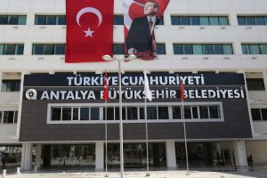 Antalya'da belediye tabelasına 'T.C.' ibaresi eklendi