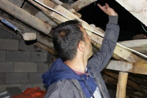 Hakkari'de şiddetli r&uuml;zgar etkili oldu