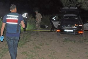 Aracında başından vurulmuş halde bulundu