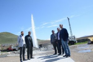 Van G&ouml;l&uuml; kıyısında 60 derecelik termal su kaynağı bulundu
