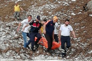 Artvin'de feci &ouml;l&uuml;m! U&ccedil;uruma yuvarlandı...
