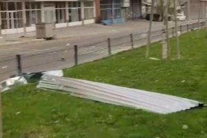 Erzurum'da fırtına &ccedil;atıları u&ccedil;urdu