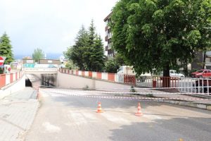 Sağanak nedeniyle alt ge&ccedil;itler trafiğe kapatıldı