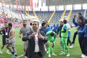 Adana Demirspor'da play-off sevinci ağlattı