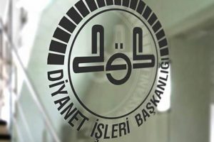 Diyanet'ten "bayrak ve Atat&uuml;rk posteri" a&ccedil;ıklaması