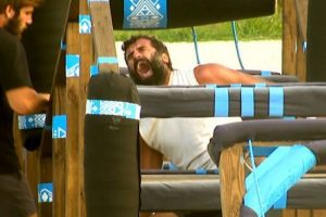 Survivor'da herkesi ağlatan sakatlık!