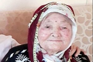 Merdivenden d&uuml;şen yaşlı kadın can verdi