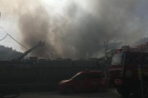 Ayazağa'da yangın! &Ccedil;ok sayıda ekip sevk edildi