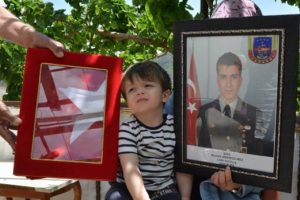 Acılı baba şehit oğlunun son s&ouml;zlerini b&ouml;yle anlattı