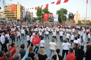 Antalya'da 300 kişi 'Atabarı' oynadı