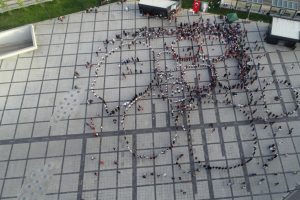 İzmit'te 600 kişi aynı anda atabarı oynadı