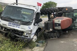 Direksiyon başında kalp krizi ge&ccedil;iren s&uuml;r&uuml;c&uuml;n&uuml;n yaptığı kaza kameraya yansıdı