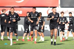 Beşiktaş'ta operasyon şart oldu!