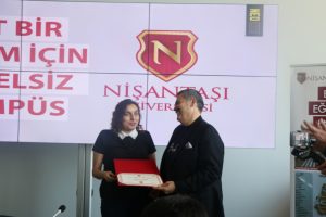 Engelli &ouml;ğrencilerin annelerine diploma