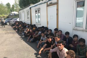 Van'da 37'si bir minib&uuml;ste, 77 ka&ccedil;ak yakalandı
