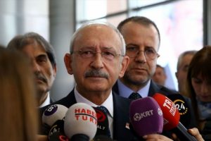 Kılı&ccedil;daroğlu'dan 19 Mayıs t&ouml;renine davet edilmeyen başkanlara telefon