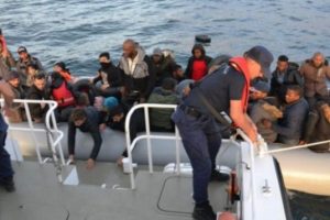 Yunanistan'a ge&ccedil;meye &ccedil;alışan 46 ka&ccedil;ak g&ouml;&ccedil;men yakalandı