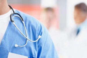 İngiltere'de hastasının pe&ccedil;esini kaldırmasını isteyen doktora soruşturma