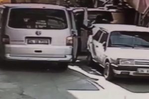 Hırsızları durdurmak i&ccedil;in pencereden atlayan gen&ccedil; kamerada