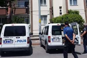5'inci kattan kendini boşluğa bıraktı!