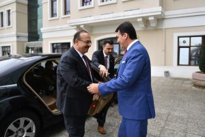 Bursa Valisi Canbolat'tan D&uuml;ndar'a ziyaret