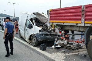 Otobanda 4 ara&ccedil; birbirine girdi:1 &ouml;l&uuml;