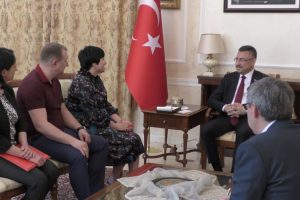 Fuat Oktay, Ukrayna'daki soydaş ve T&uuml;rklerle buluştu