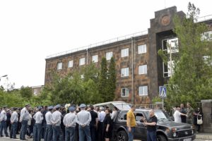 'Devrimin ikinci ve ana aşamasını ilan edeceğim' s&ouml;zlerin protestoculardan tepki
