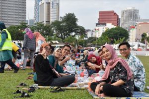 Malezya'da ramazanın ruhu toplu iftar etkinlikleriyle yaşanıyor