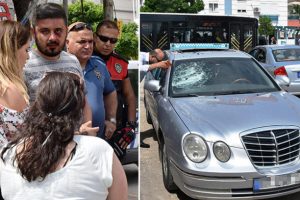 Pazarlığı bozduğu iddiasıyla plastik kelep&ccedil;e takıp d&ouml;vd&uuml;ler