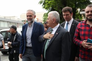 Binali Yıldırım'dan esnaf ziyareti