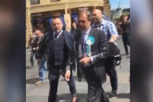 İngiliz siyasetçiye 'milkshake'li saldırı