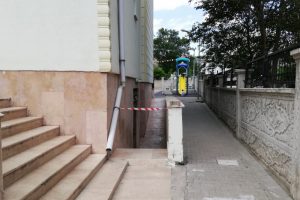 Hemşire, ilkokulun 4'&uuml;nc&uuml; katından atladı