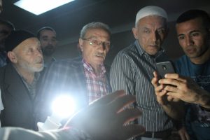 Vatandaşlar 'Sakal-ı Şerif'i g&ouml;rebilmek i&ccedil;in sıraya girdi