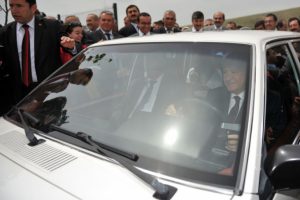 Bah&ccedil;eli, klasik aracıyla Ankara'da tura &ccedil;ıktı