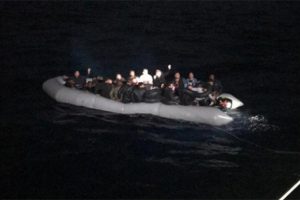 Kuşadası ve Didim'de 59 ka&ccedil;ak g&ouml;&ccedil;men yakalandı