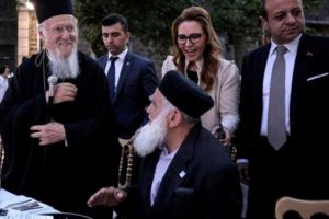 Eski AB Bakanı Egemen Bağış Dar&uuml;laceze'de iftar yemeği verdi