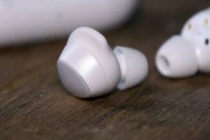 Galaxy Buds i&ccedil;in yeni g&uuml;ncelleme yayınlandı!