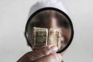 D&uuml;nyanın en k&uuml;&ccedil;&uuml;k Kuran-ı Kerim'i Endonezya'da