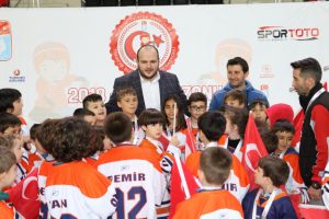 19 Mayıs Minikler Buz Hokeyi Şenliği Ankara'da yapıldı