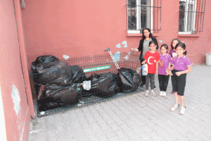 Mudanya'daki okullarda atıklar kafeslerde toplanıyor