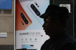 Huawei'nin patronundan 'kara liste' a&ccedil;ıklaması