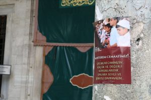 İstanbul M&uuml;ft&uuml;l&uuml;ğ&uuml;nden '&ccedil;ocuklara camide hoşg&ouml;r&uuml;' afişi
