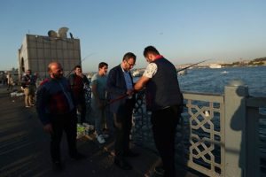 Bakan Kasapoğlu'nun İstanbul'da balık tutma keyfi