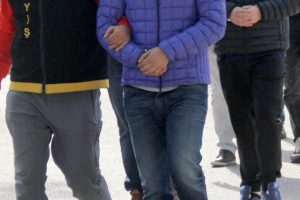 Tatvan'da HDP'li 9 belediye meclis &uuml;yesi g&ouml;revden uzaklaştırıldı